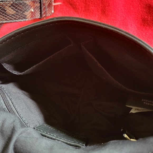 Marc by Marc Jacobs black leather shoulder/crossbody - Picture 10 of 13